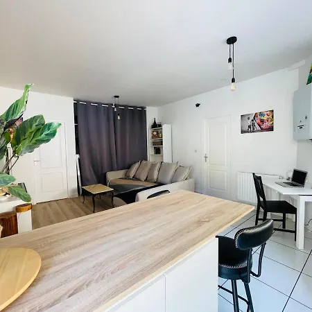 Cocon Lyon, Terrasse, Wifi, Bus Apartment *