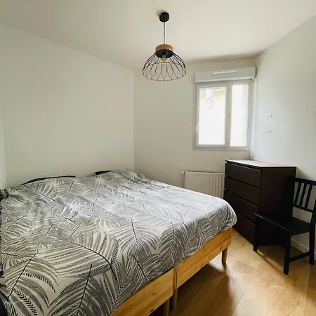 Apartment Cocon Lyon, Terrasse, Wifi, Bus *